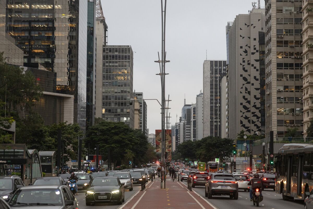 Brazil Economy Loses Steam as High Rates Bite Before Election