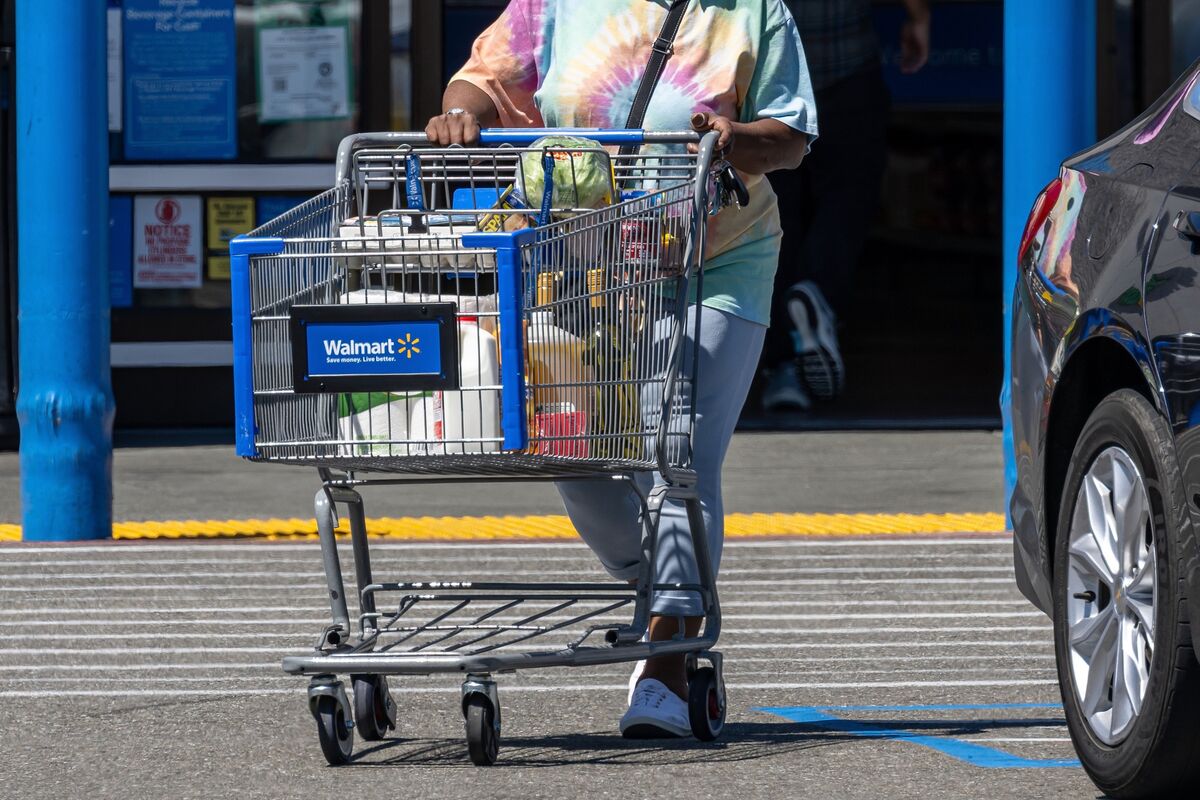 Walmart Removes Four Bagged Iceberg Lettuce Salads as Cases Rise