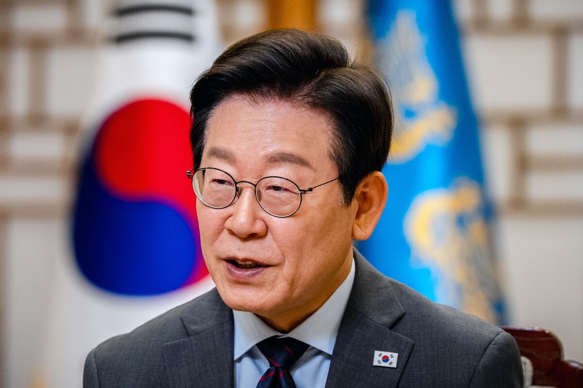 Trump Briefs South Korea’s Lee After Summit in Beijing