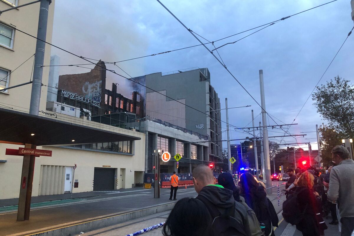 Fire Engulfs Multi-Storey Sydney City Building At Peak Hour - Bloomberg