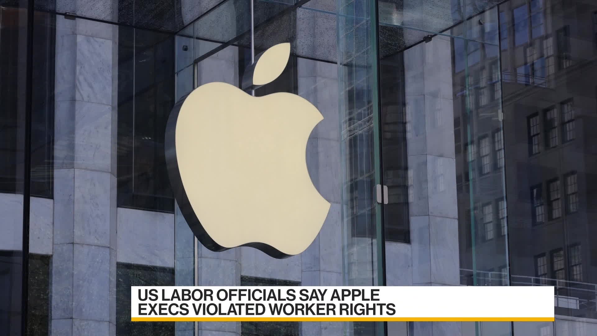 Apple's Unionized Maryland Store Files Complaint Over Benefits (AAPL) -  Bloomberg