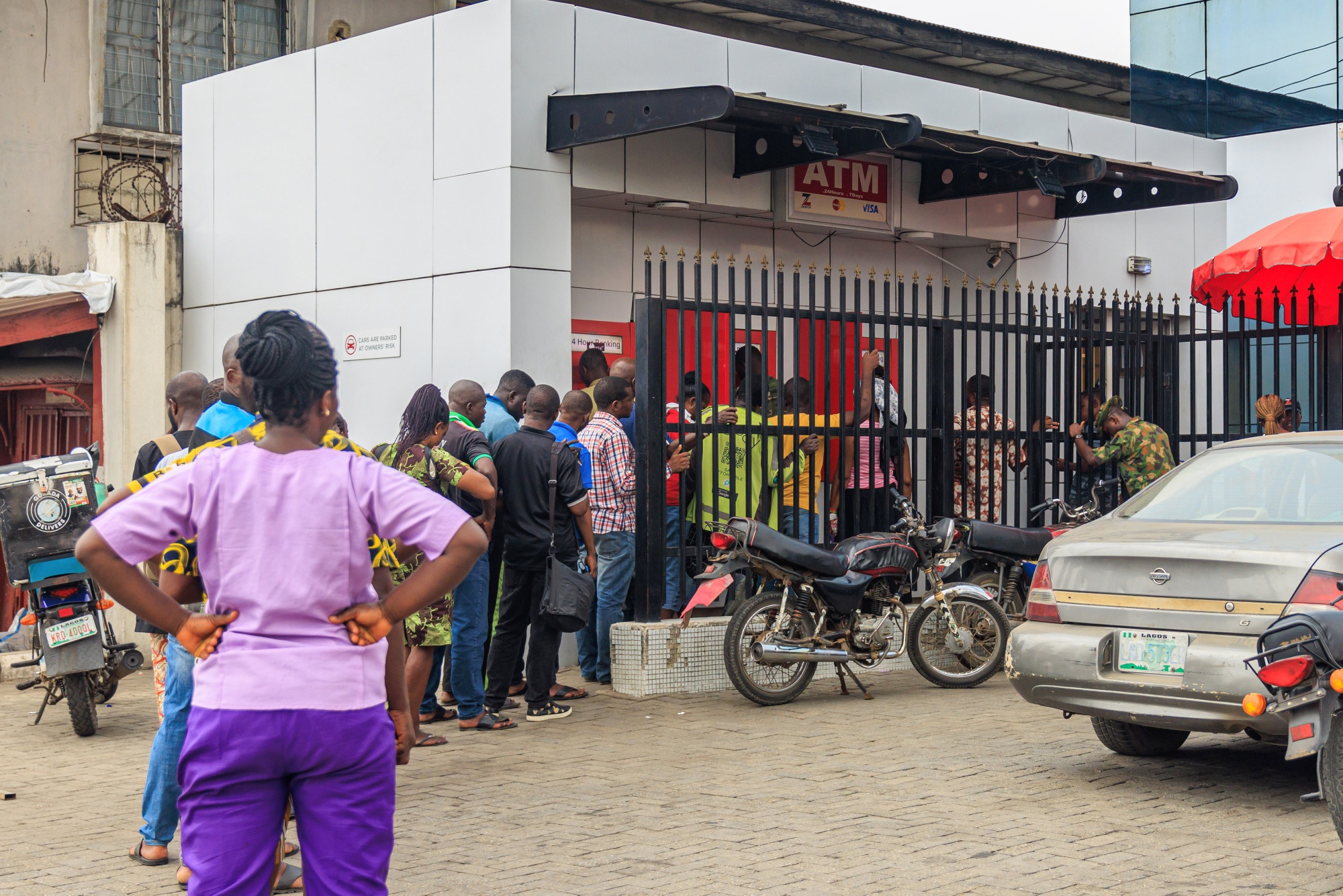 nigeria-naira-cash-scarcity-crisis-is-stalling-informal-economy-bloomberg