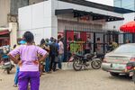 Customers queue to withdraw new banknotes in Lagos.
