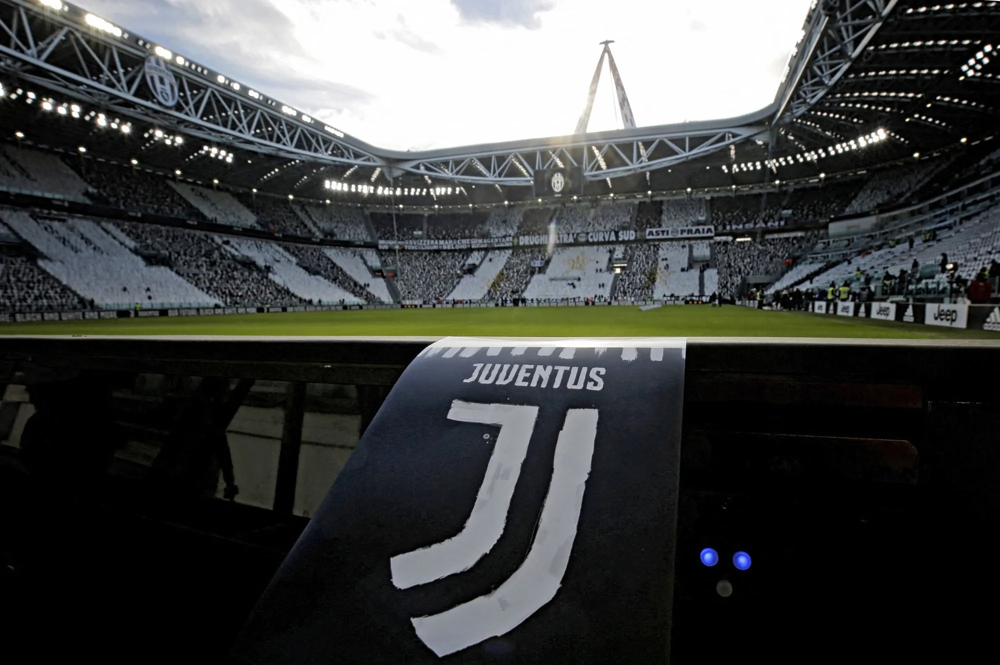 Italian Football Club Juventus Seeks Fresh Funds with Share Sale - Bloomberg
