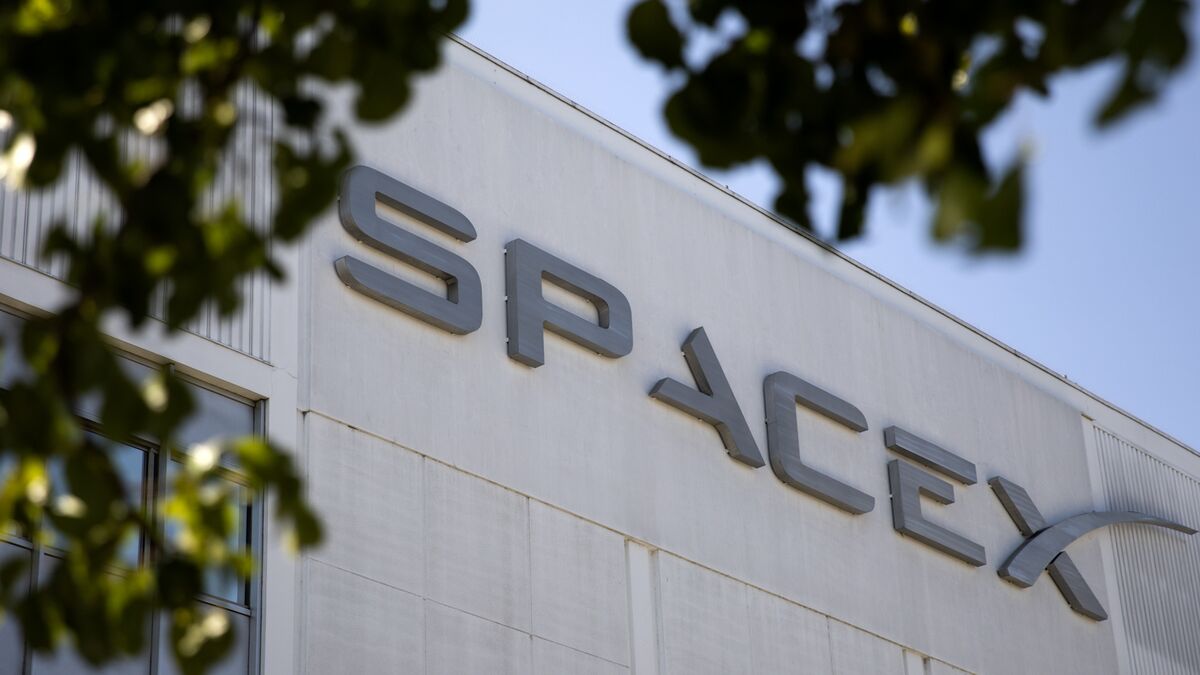 SpaceX Acquires EchoStar Spectrum for $17 Billion