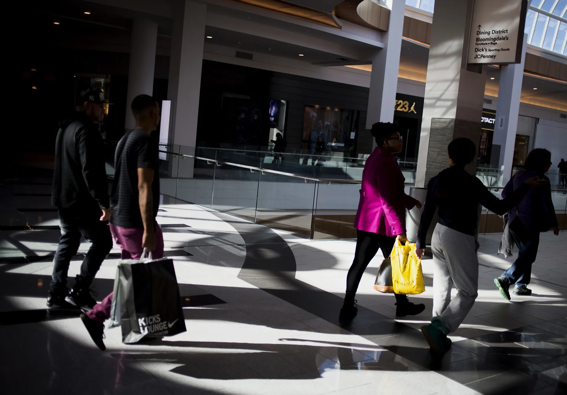 Shoppers carry bags at a mall&nbsp;in Garden City, New York.