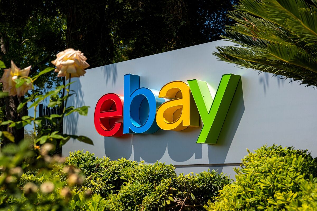 EBay Slides After Disappointing Forecast for Holiday Sales - Bloomberg