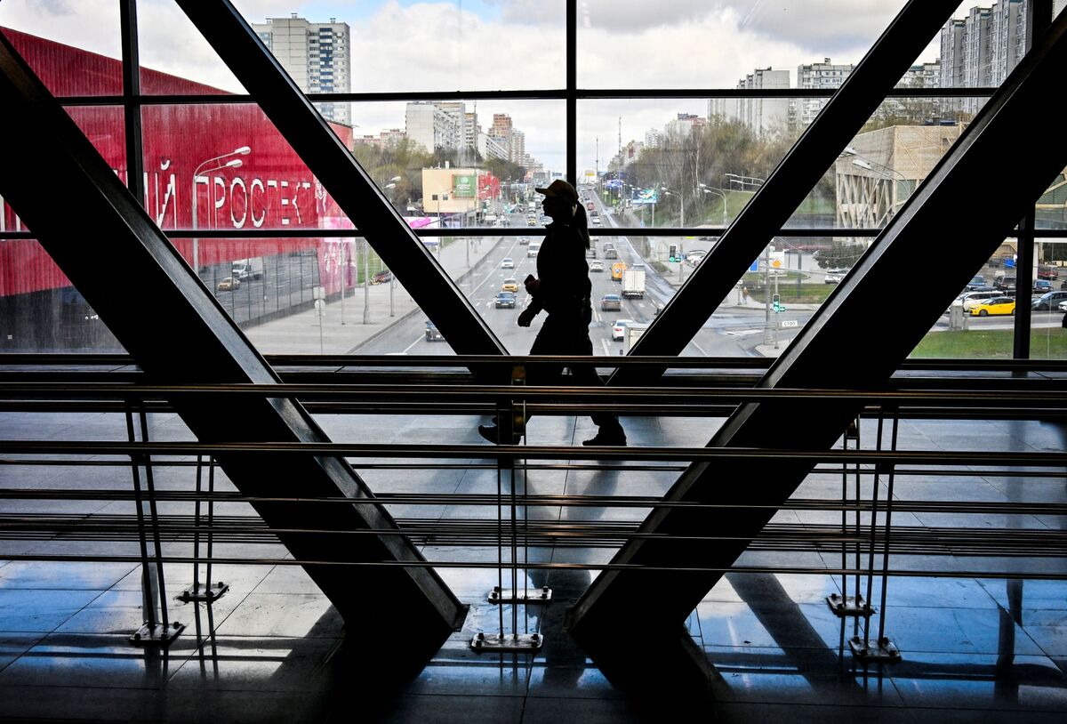 Russia’s Wartime Labor Crunch Will Weigh on Economy for Years