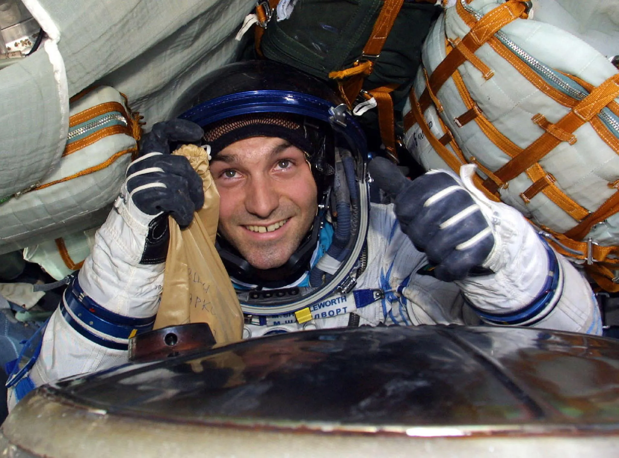 Spaceman Shuttleworth Finds Earthly Riches With Ubuntu Software - Bloomberg