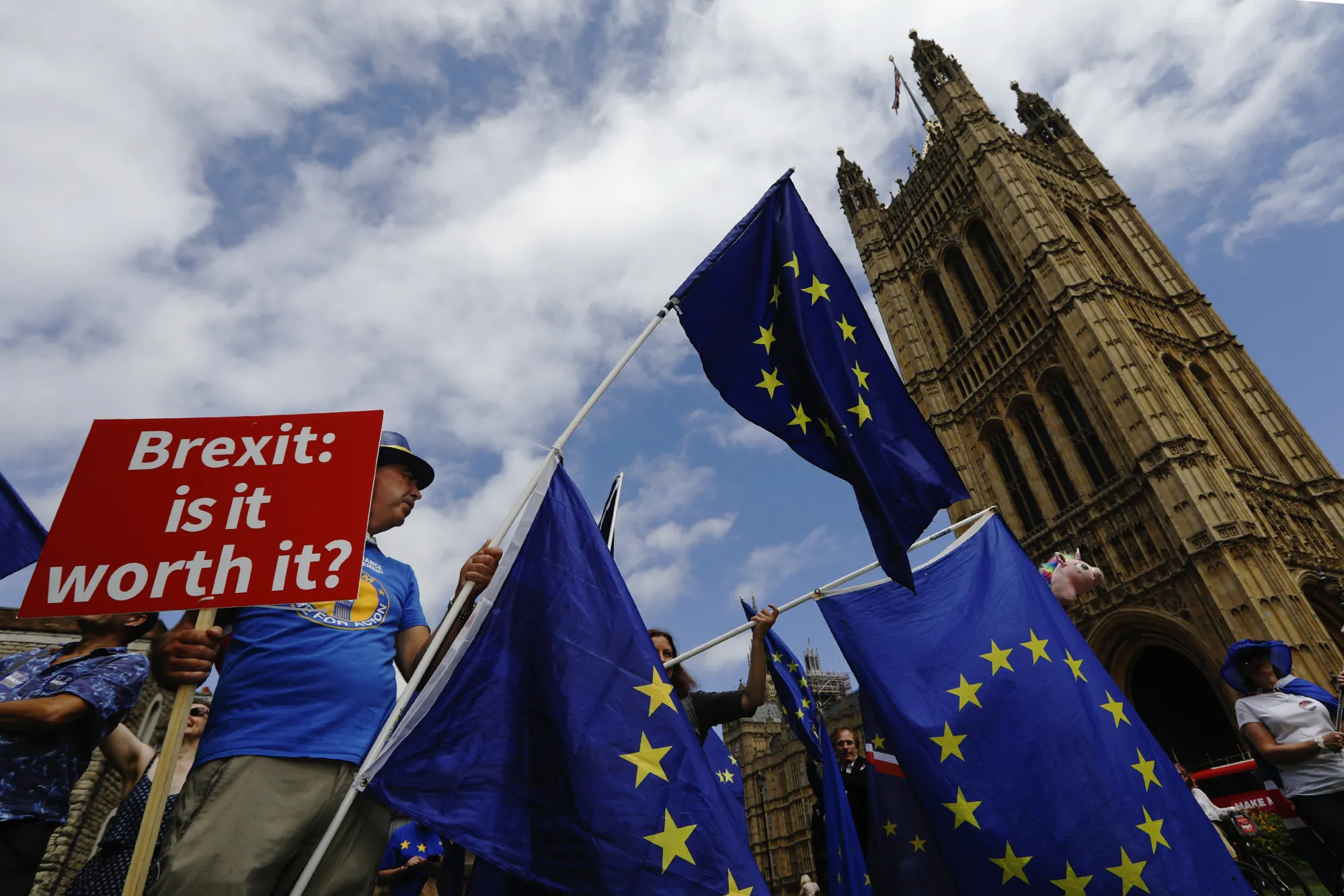 Business Should Be Ready for a Hard Brexit: Leonid Bershidsky