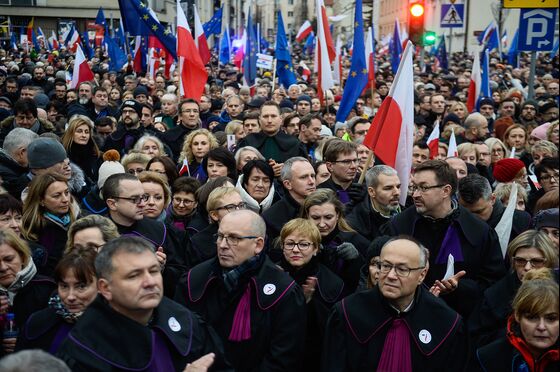 Polish Judges March Against Plans to Crack Down on Judiciary