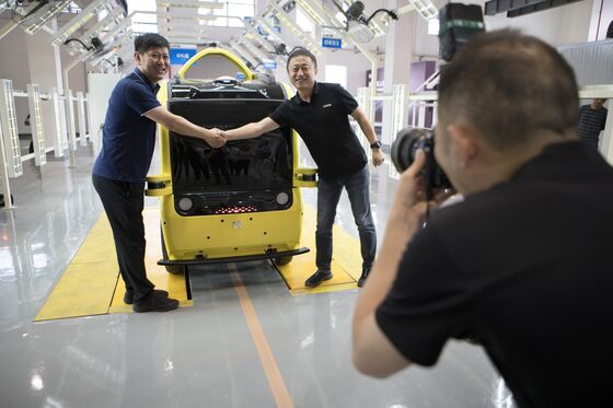 Driverless Delivery Vans Are Here as Production Begins in China