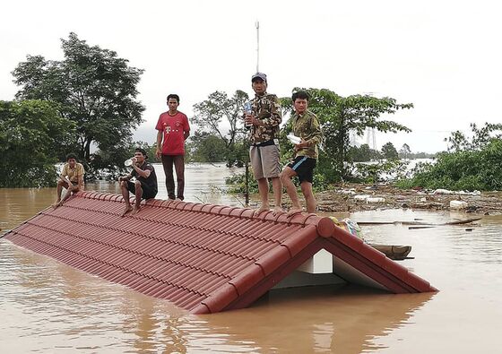 Korean Builder Plunges 30% After Laos Dam Collapses