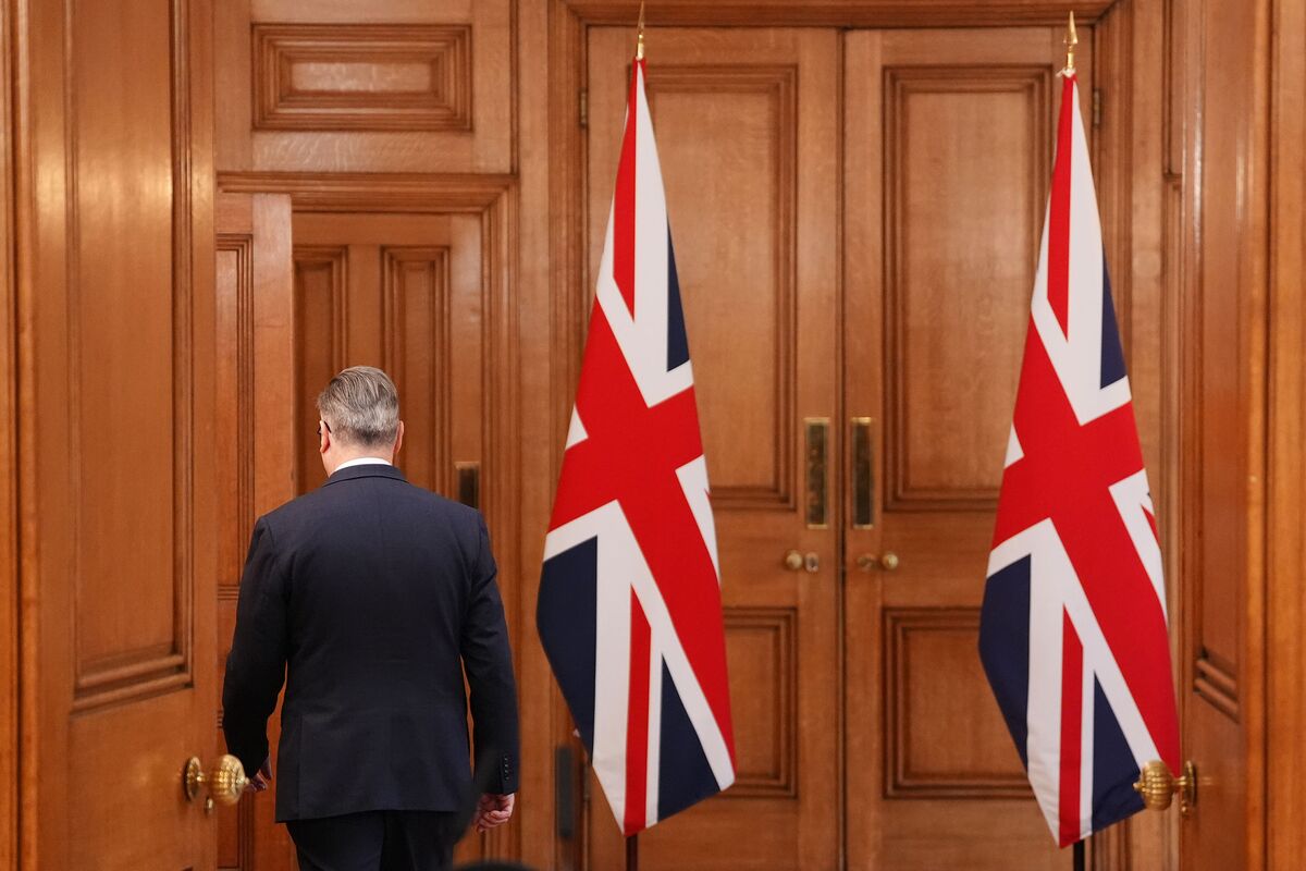 Starmer's Lame Duck Status Risks Policymaking Paralysis in UK