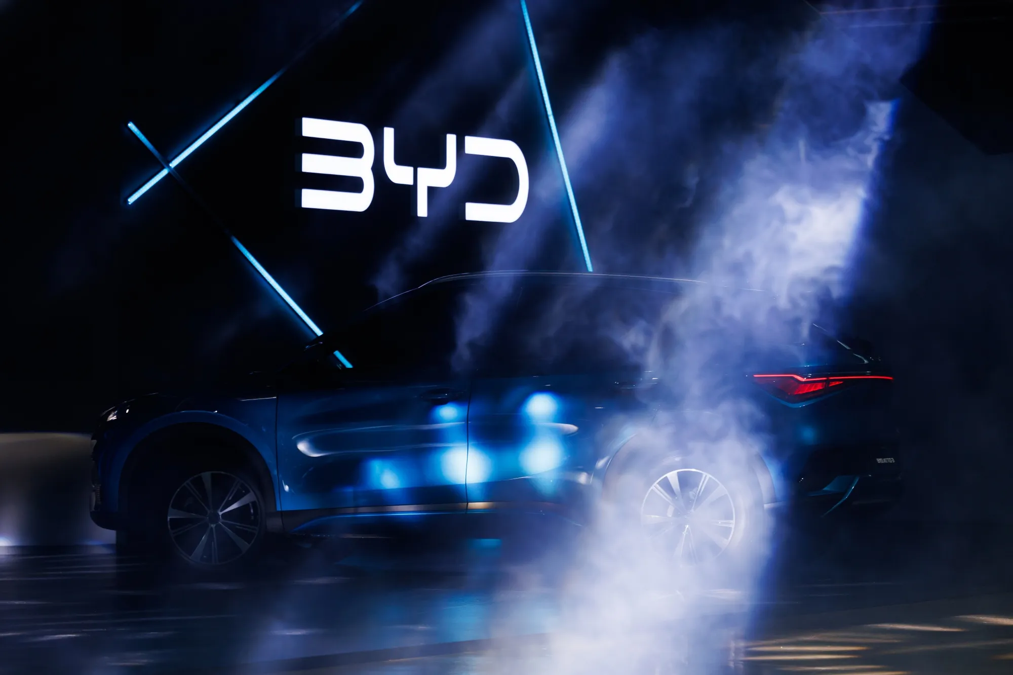 BYD sold 129.8 million shares at HK$335.20 each, a 7.8% discount to Monday’s close in Hong Kong.