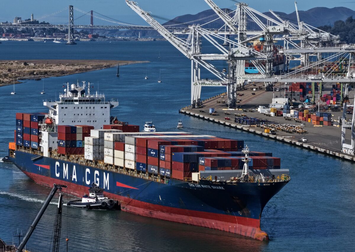 ブルームバーグのニュース記事「トランプ氏、アジア歴訪で重要鉱物合意の締結目指す-中国に圧力」の画像