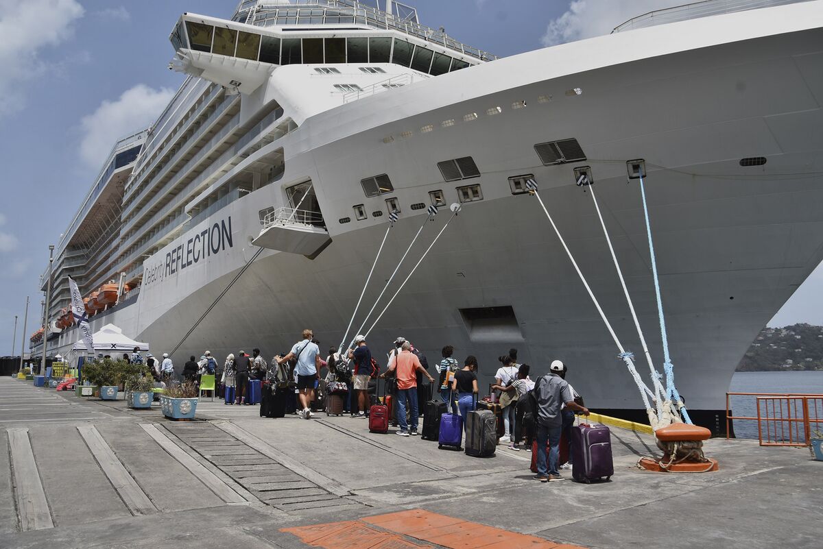 New Blast At St Vincent Volcano Cruise Ship Helps Evacuees Bloomberg