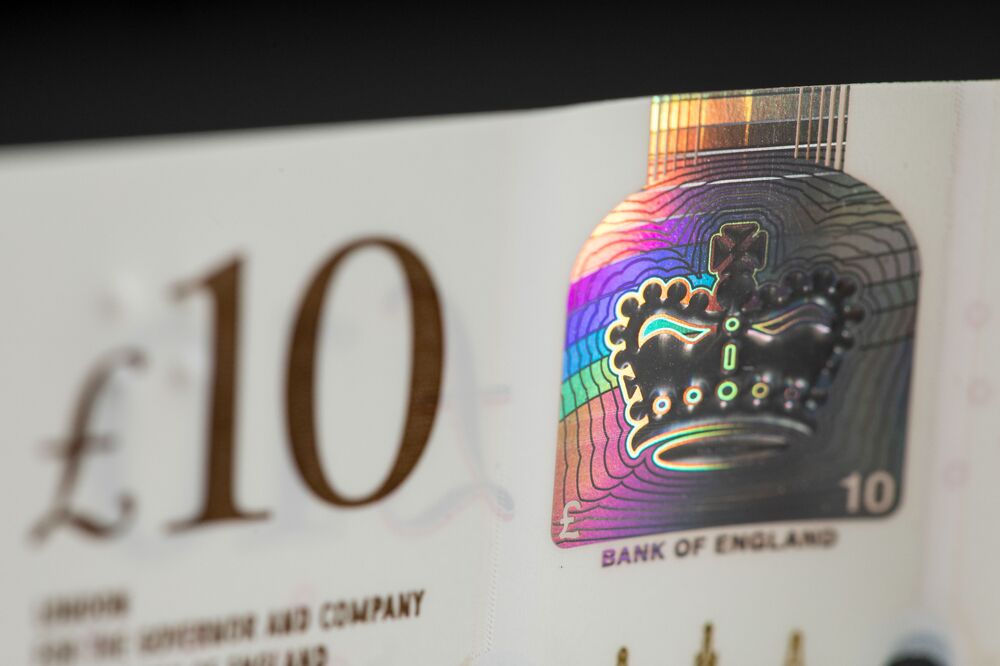 英10ポンド札は未来の紙幣、最先端の偽造防止機能－裏面に女性復活 - Bloomberg
