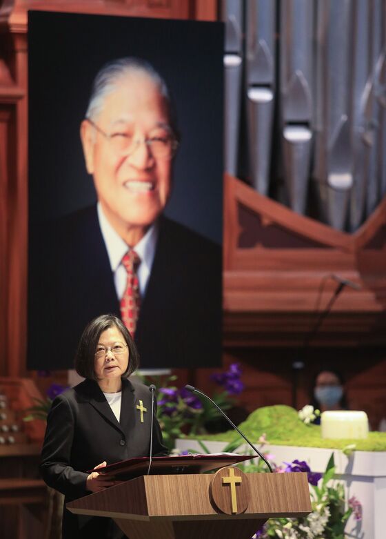 U.S., Japan Envoys Join Taiwan in Mourning Former President Lee