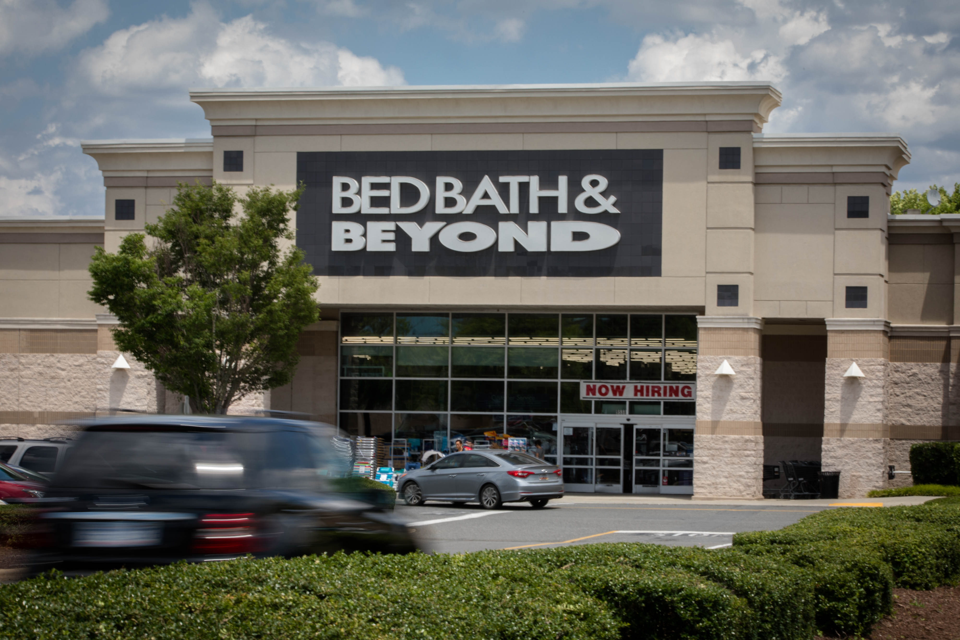 Bed Bath & Beyond (BBBY) Stock Falls as CEO Steven Temares Leaves