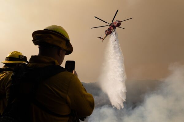 Los Angeles Fire Pushes Northeast, Threatens Brentwood, Encino