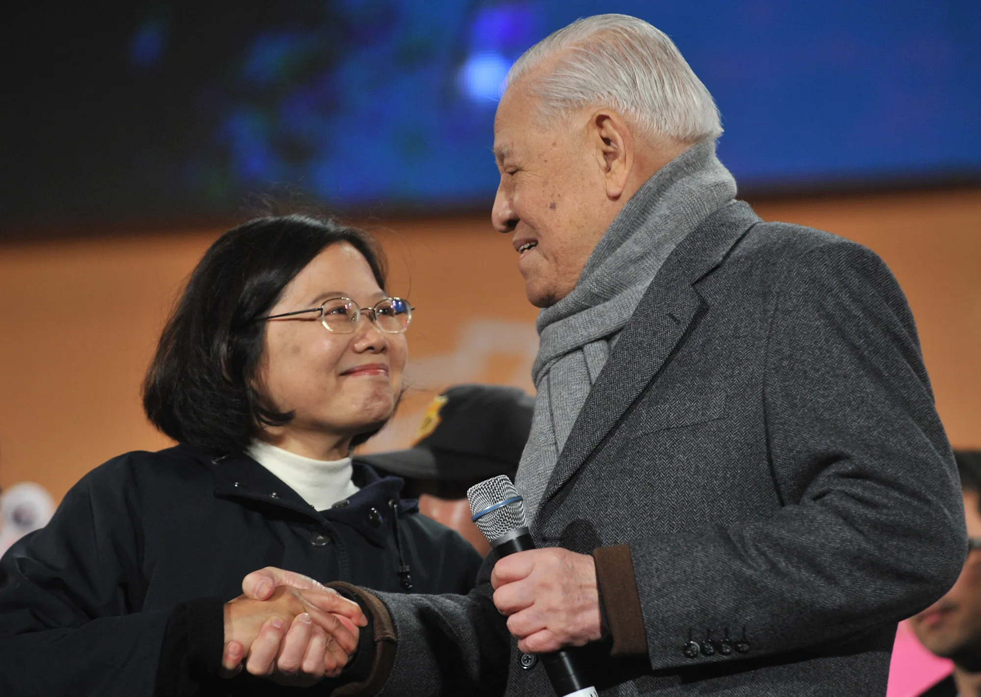 李登輝台湾元総統 直筆 肉筆 色紙 誠実自然 李登輝台湾元総統 直筆 肉筆 色紙 誠実自然 【公式通販】