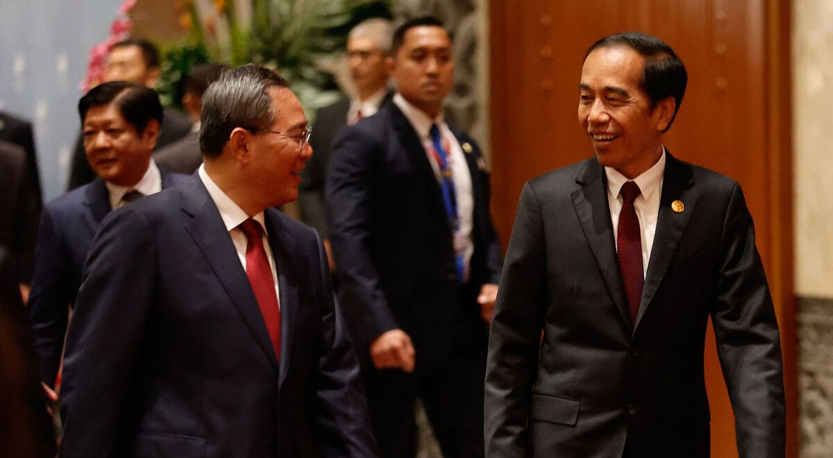 China, Japan Compete Over Infrastructure at Asean Summit - Bloomberg