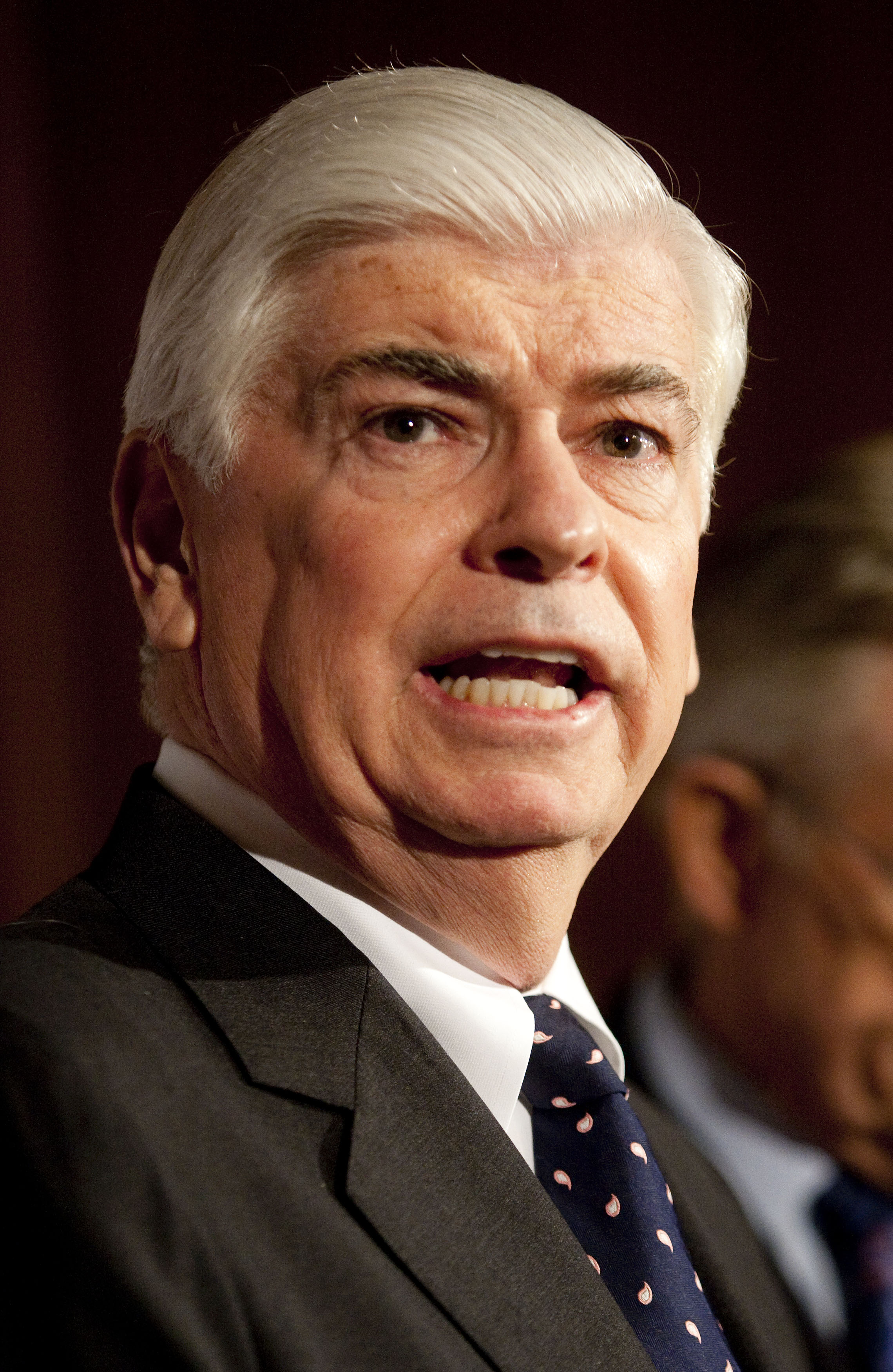 ドッド米民主党上院議員 再選目指さず 30年余りの議員生活に幕 Bloomberg