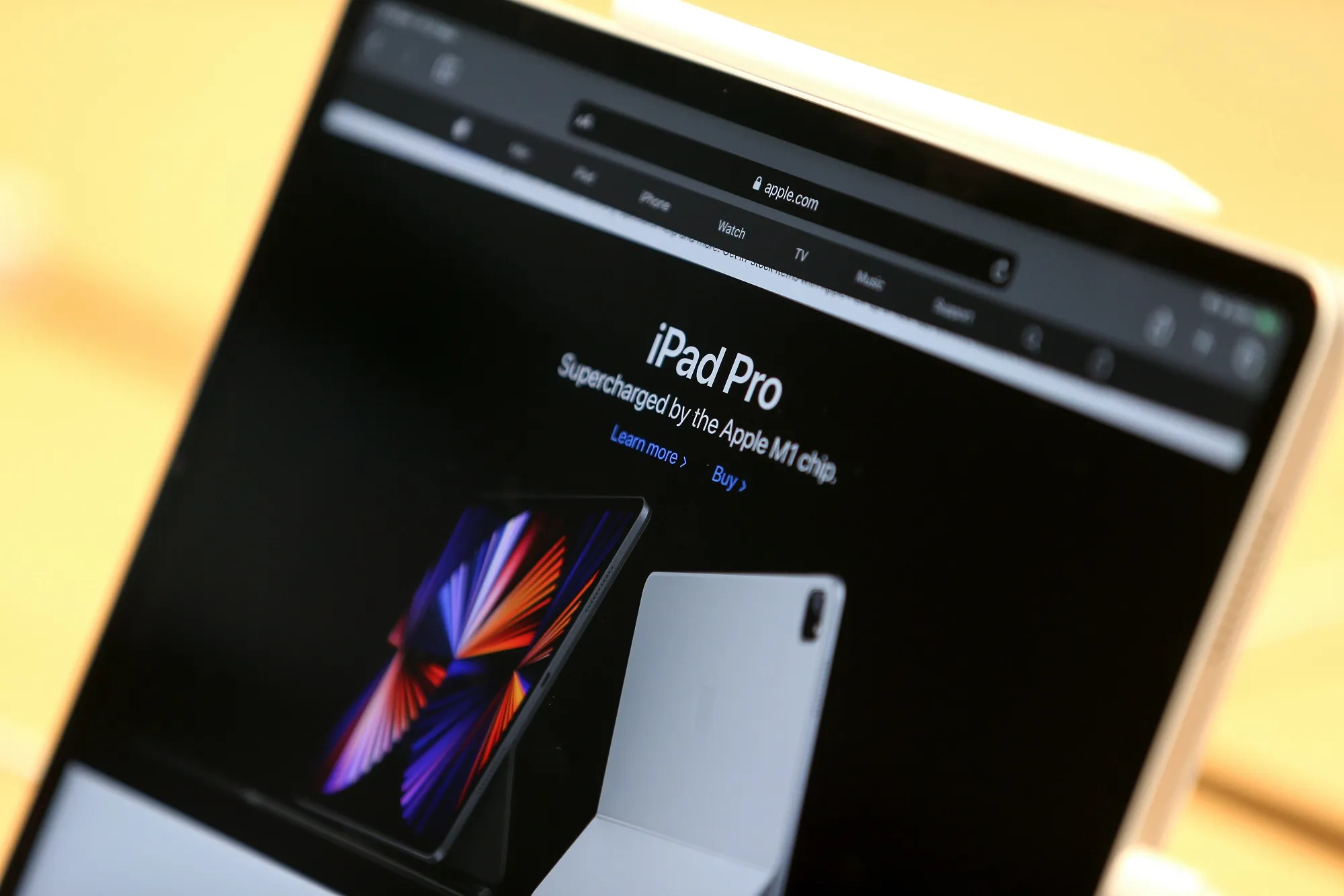 Apple (AAPL) to Fix Confusing iPad Lineup with New iPad Pro, Mid-Tier iPad  Air - Bloomberg