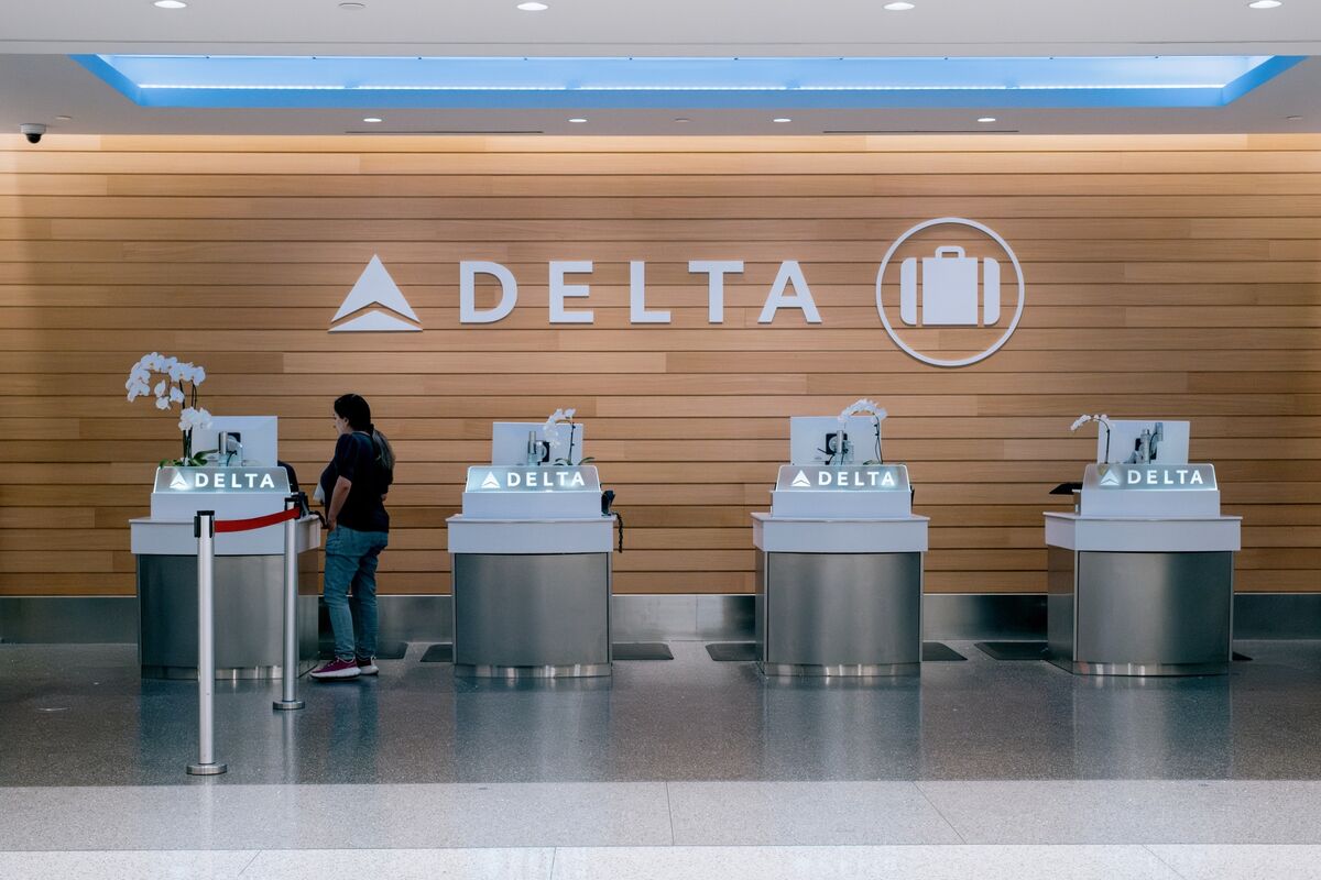 Berkshire Boosts Delta, Alphabet Stakes as Abel Taps Cash Pile