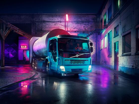 Volvo Charges Up E-Garbage Trucks to Get Ahead of Tesla’s Rig