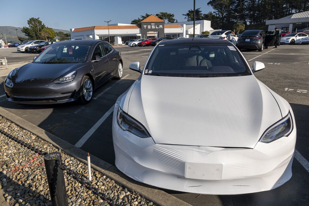 Tesla Offers 84Month Loans as Interest Rates Rise Bloomberg