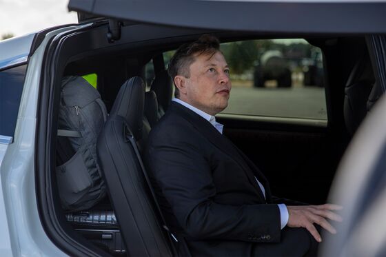 Musk Loses $32 Billion in Tesla Wealth, Underscoring Margin Risk