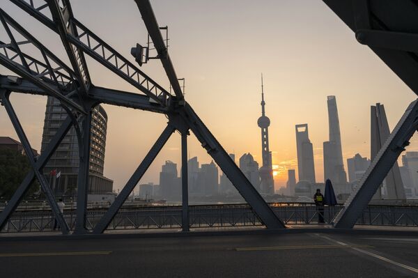 China Stocks Rally on Quant Fund Clampdown, Property Support