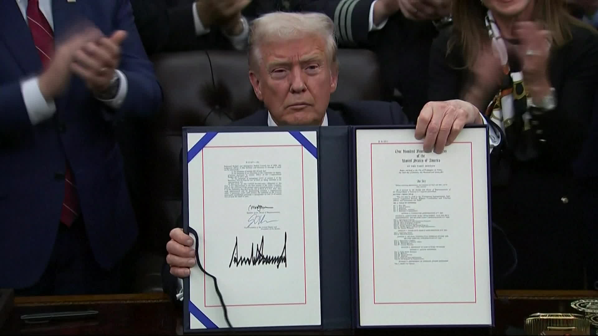 Трамп утвердил закон о возобновлении работы правительства США