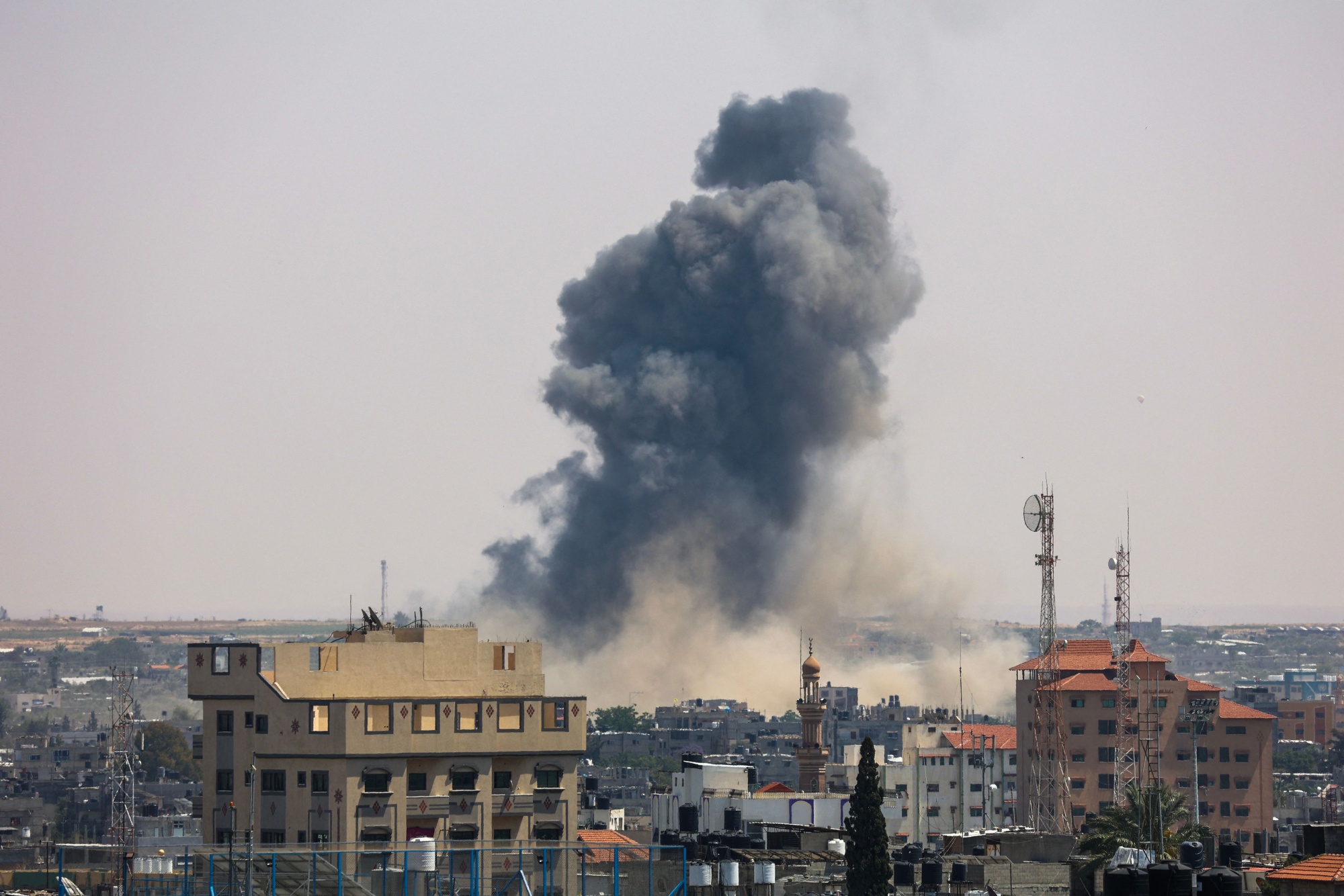 Israeli Jets Pound Gaza As Militant Rockets Aim For Tel Aviv Bloomberg