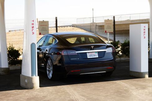 Electric Car Owners Face Confusion at the Charging Station