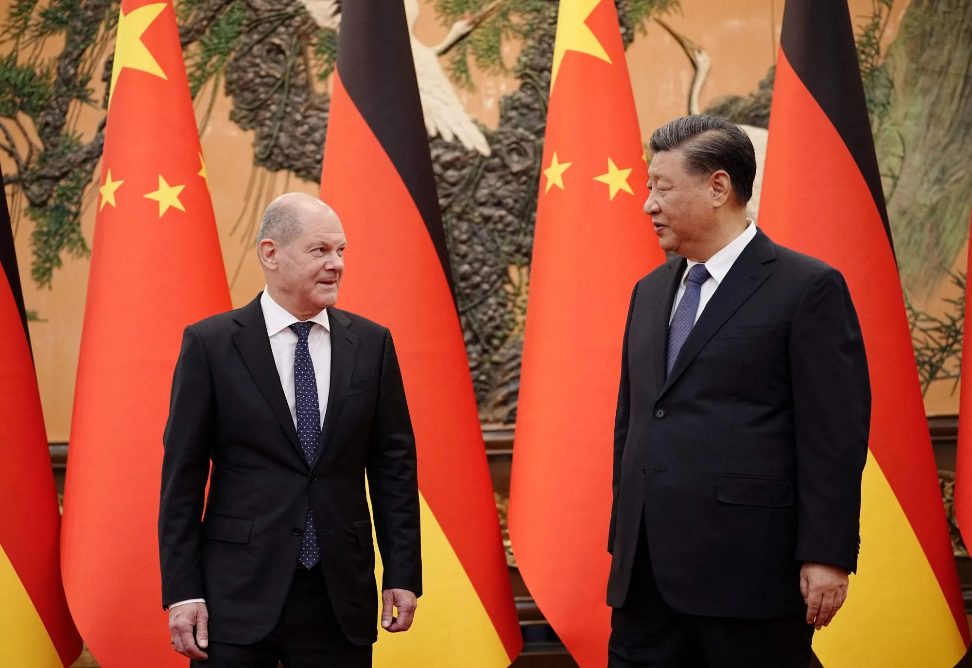 Xi Jinping, right, and Olaf Scholz.