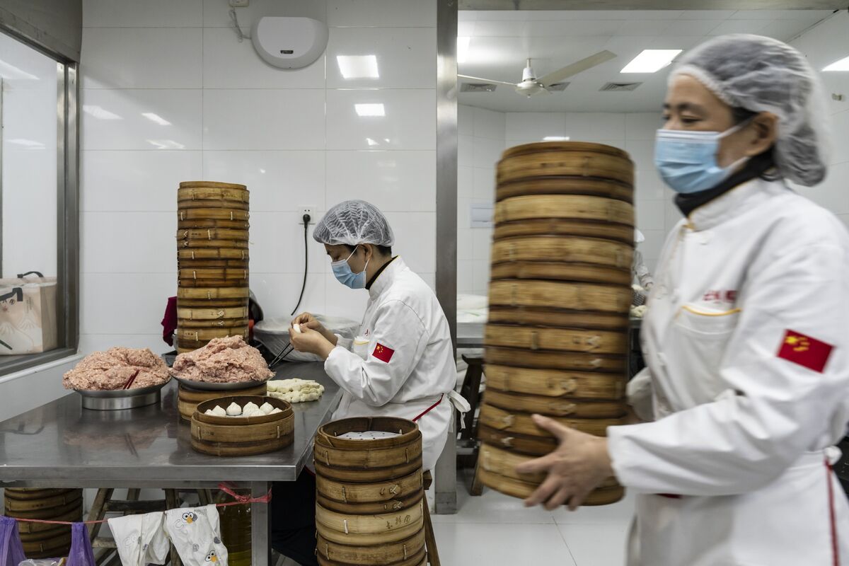 China Services Gauge Fares Better Than Forecast Despite Slip