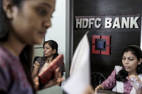 Bank Profits to Fall Below 5-Year Low on Rupee