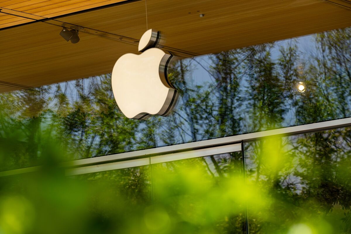 Apple in Early Settlement Talks With DOJ Over Antitrust Case