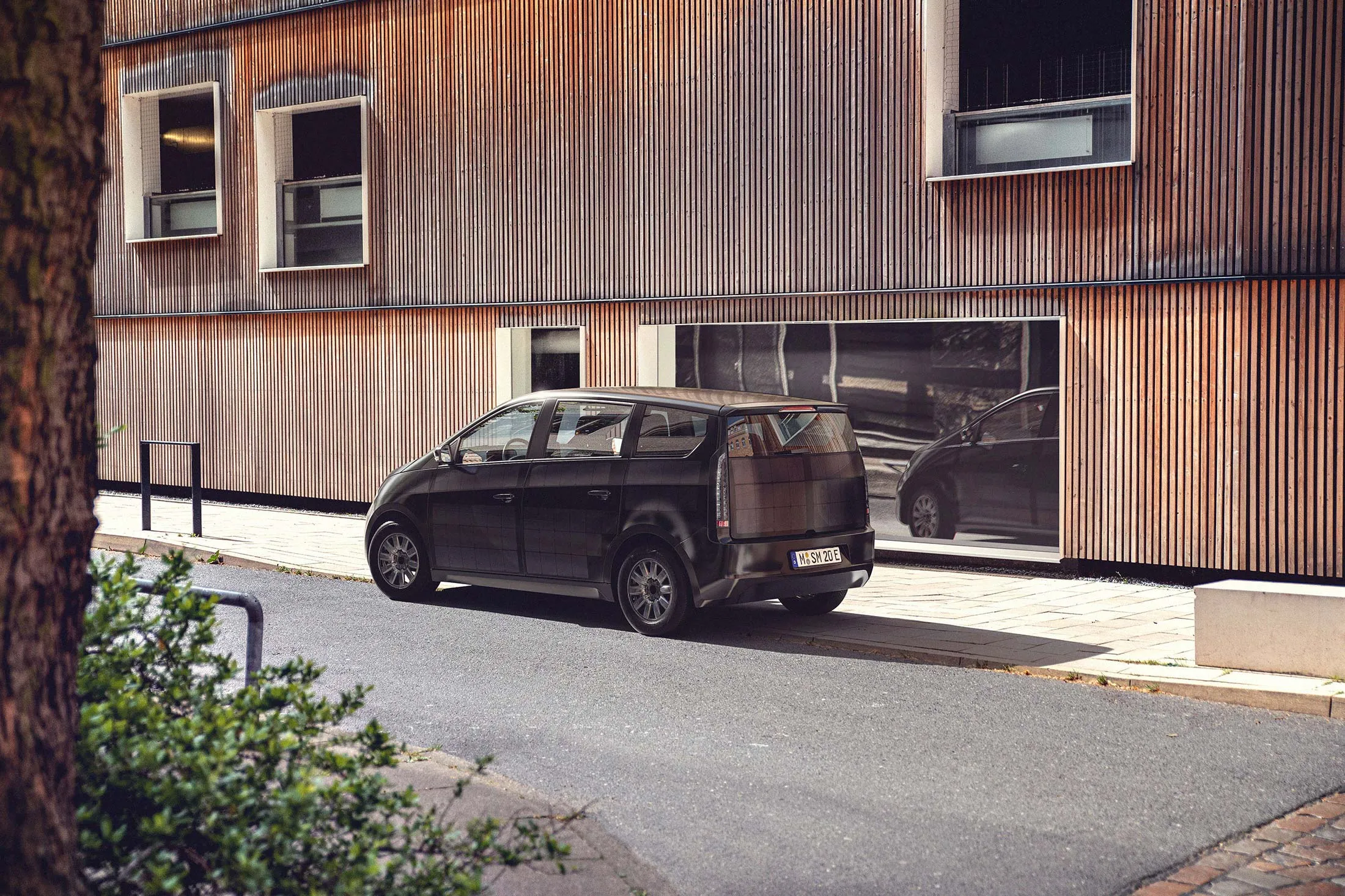 The Sion’s solar panels are made by Finnish solar tech company Valoe Oyj.