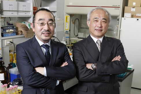 Kiichi Kubota, right, and Hiroaki Suga.