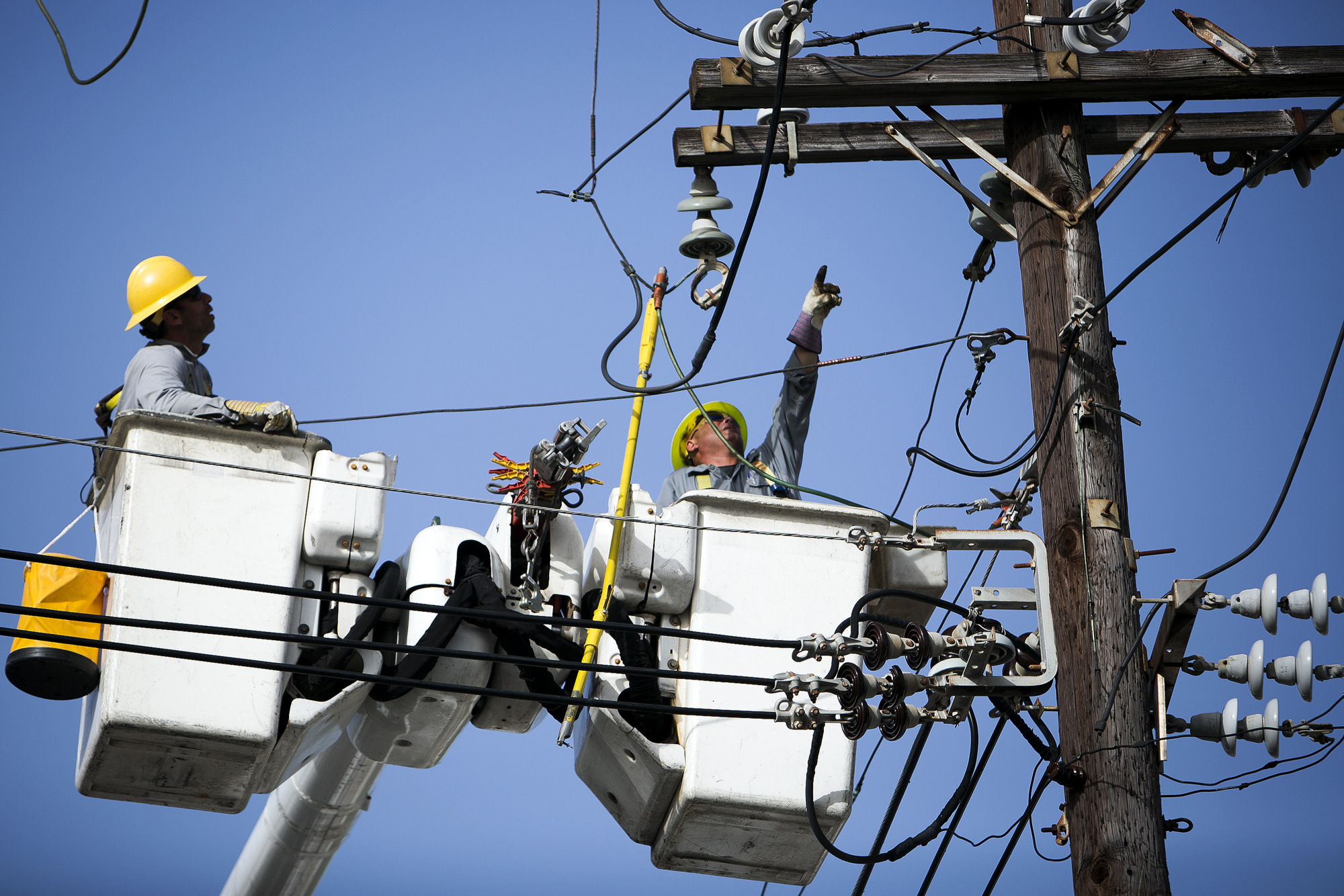 Puerto Rico to Pay Christmas Bonuses Despite Storm's Toll Bloomberg