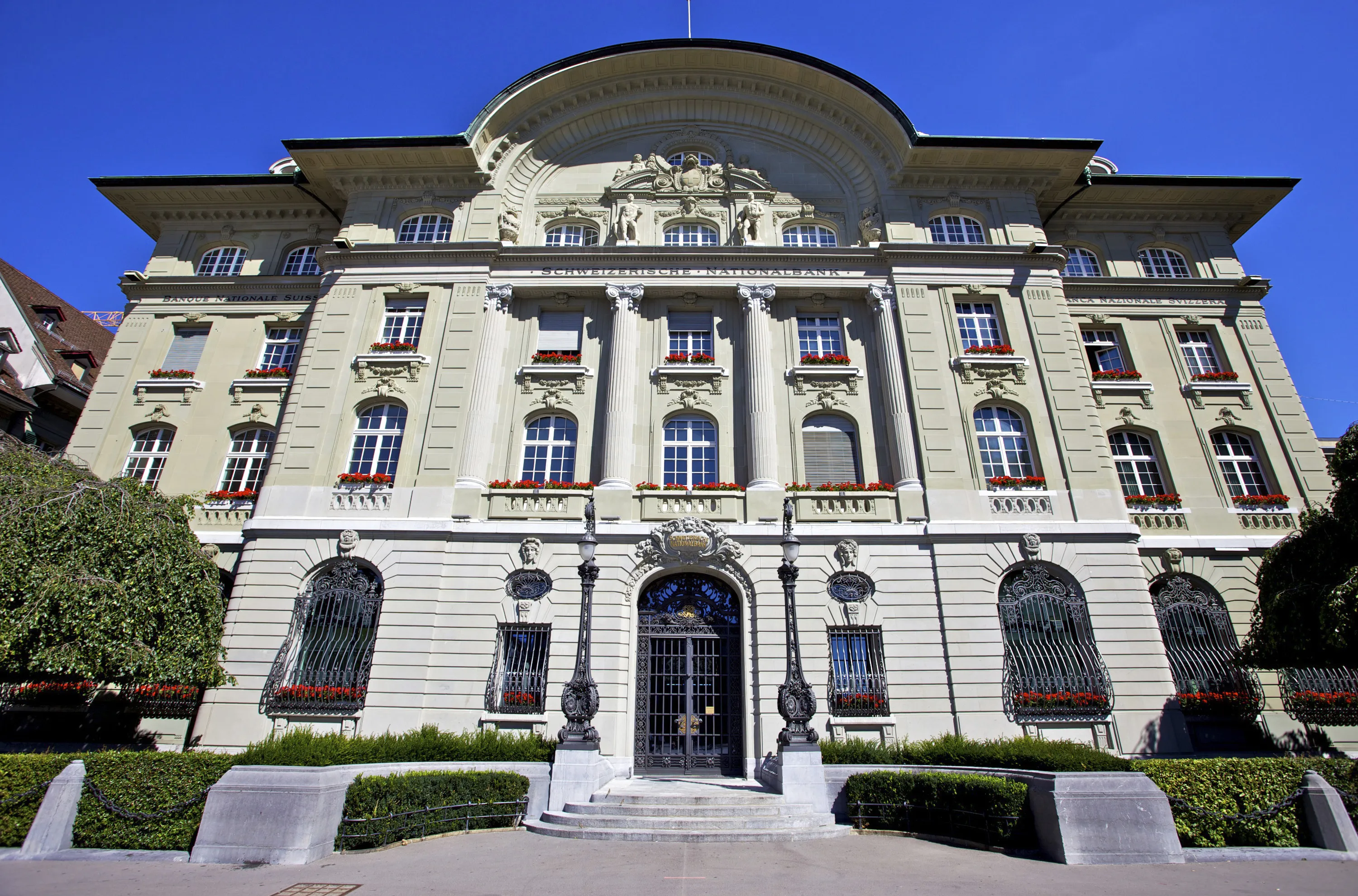 Swiss Bankers Forecast Stagnant Rates Through 2027