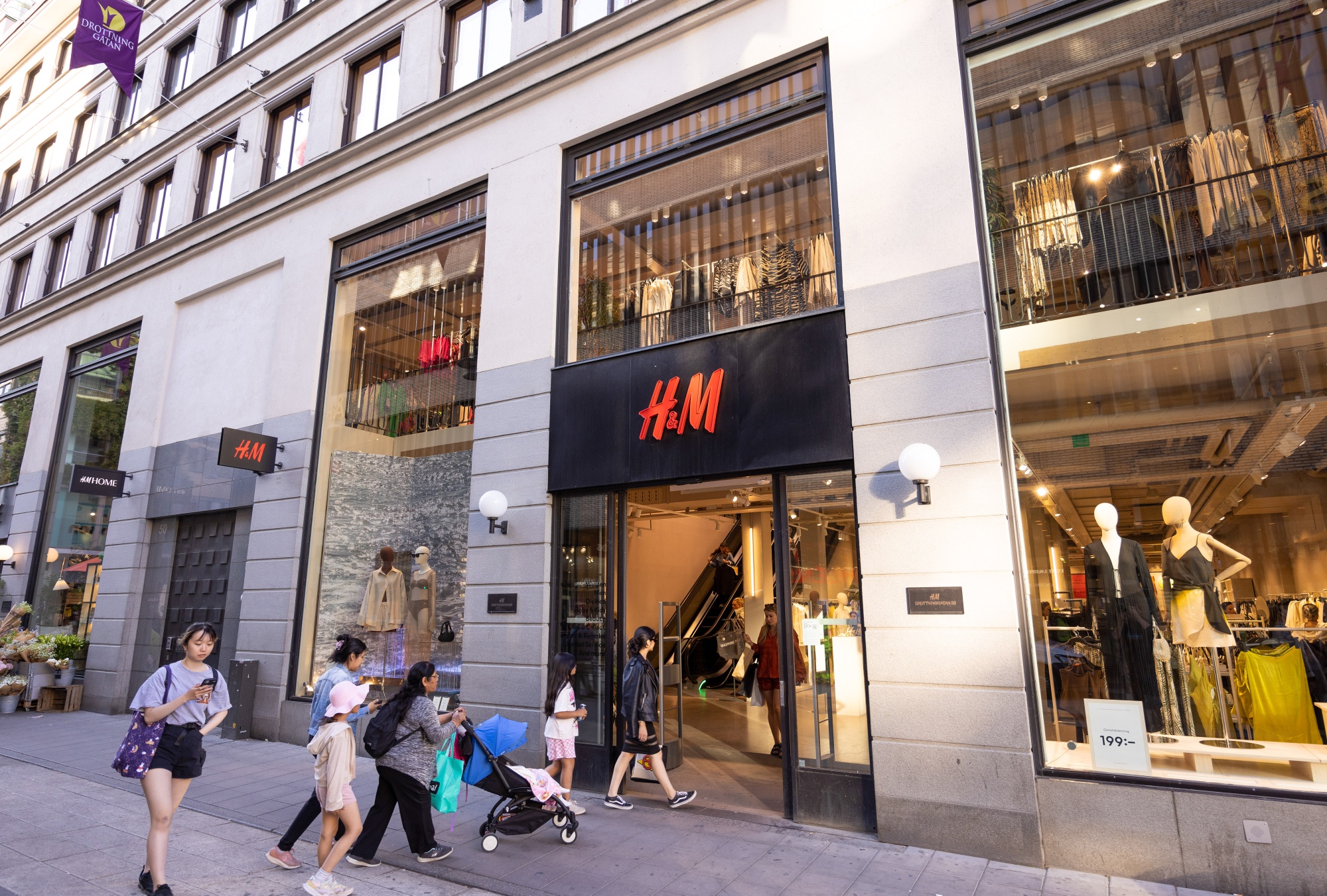 H&M group sales rise as it battles 'challenging' market changes