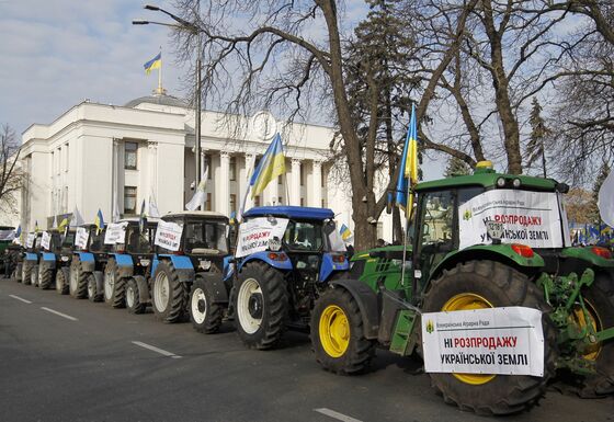 Ukraine Farmers Who Endured Hitler, Stalin Now Fear Markets