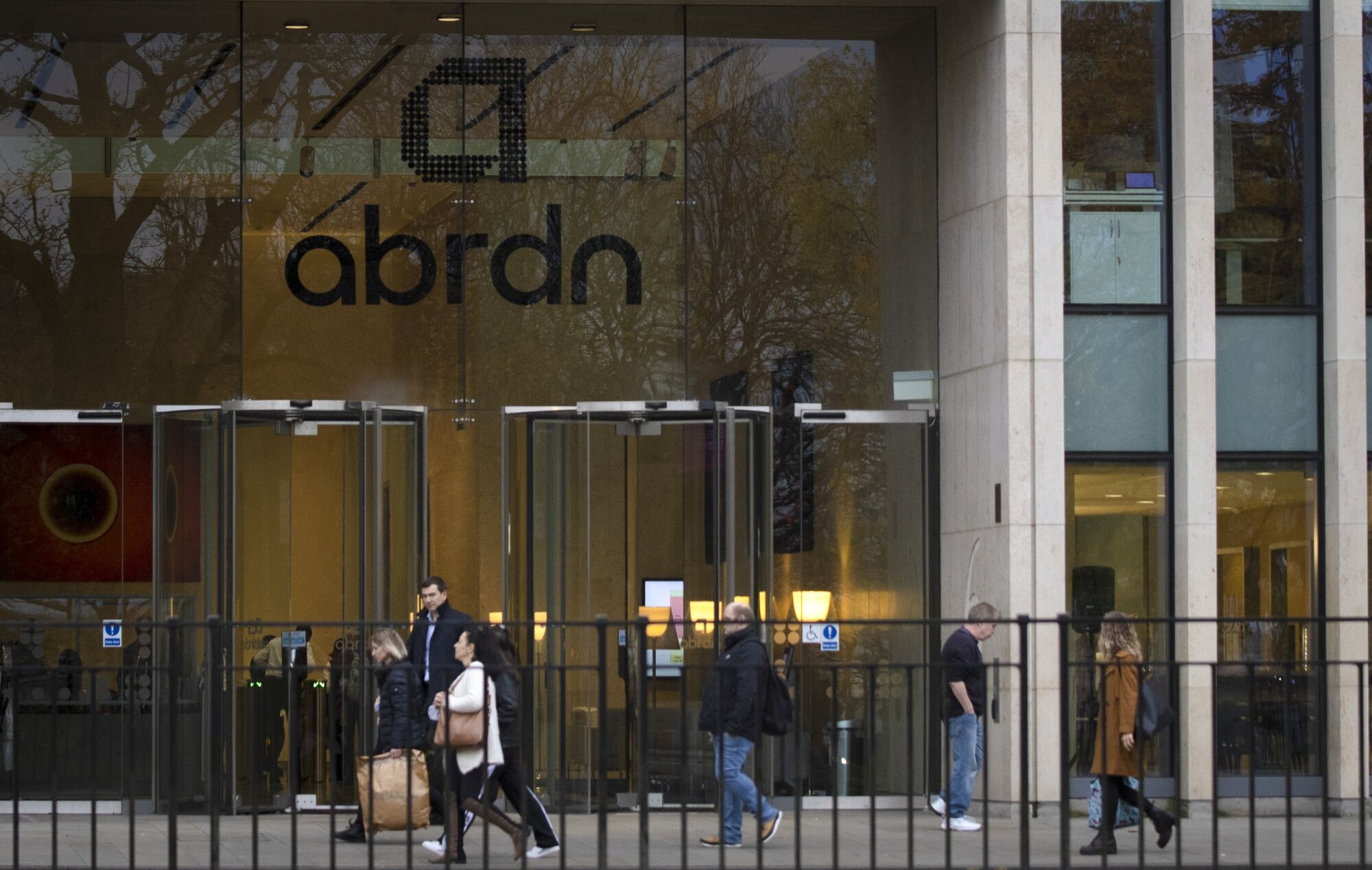 FTSE News: Abrdn (ABDN) Growth Plans, IWG Remote Working Boom, Bellway ...