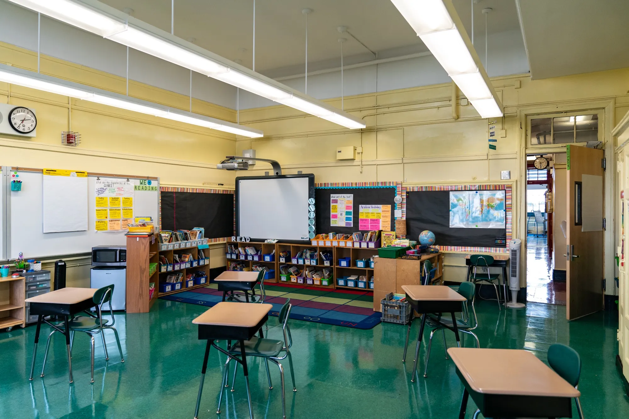 NYC Public�Schools�Can Hold In-Person Classes, Defying Trend�
