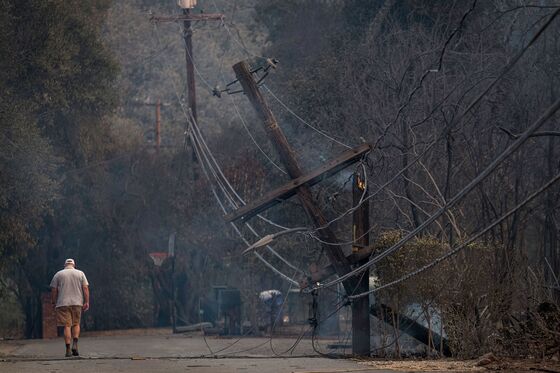Hot Winds Sweep California, and PG&E Cuts Power to Avoid Fires